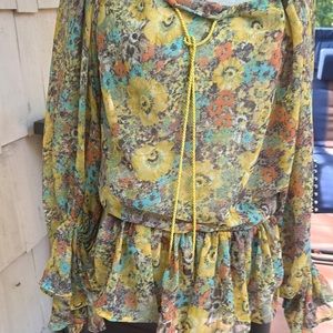 Mods International small gold with flowers cute top